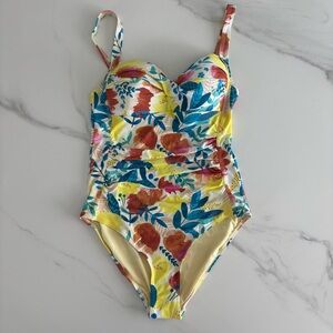 NipTuck Swim Petalicious Joanne One Piece Womens Swimsuit sz M